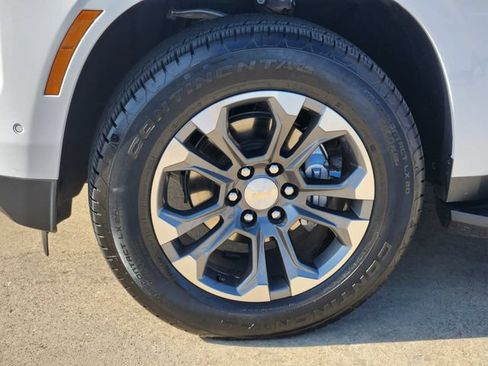 Used 2025 Chevrolet Tahoe LS RWD image 17