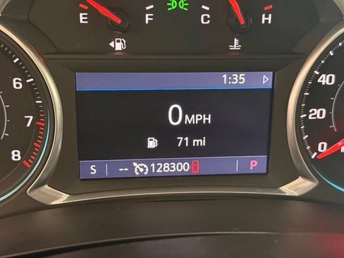 Used 2020 Chevrolet Traverse LT FWD image 13