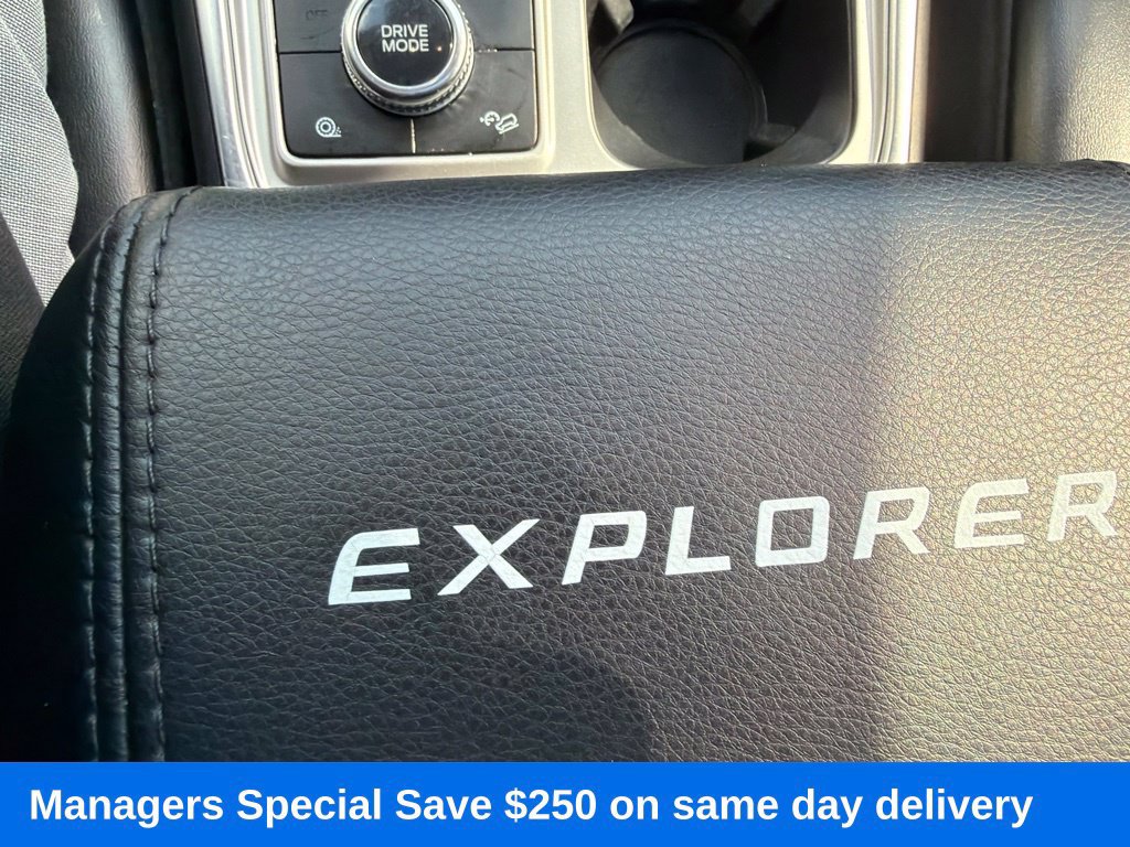 Used 2020 Ford Explorer Platinum w/ Premium Technology Package AWD/4WD image 18