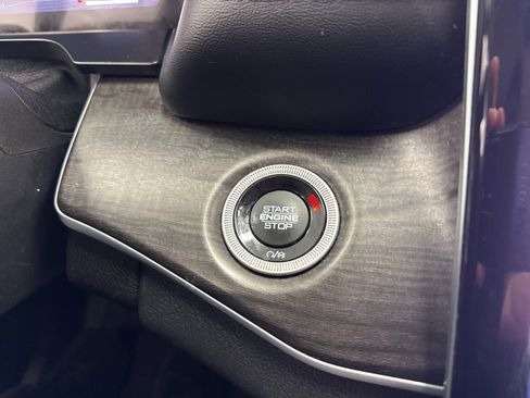 Used 2023 Jeep Grand Cherokee L Limited w/ Black Appearance Package image 24