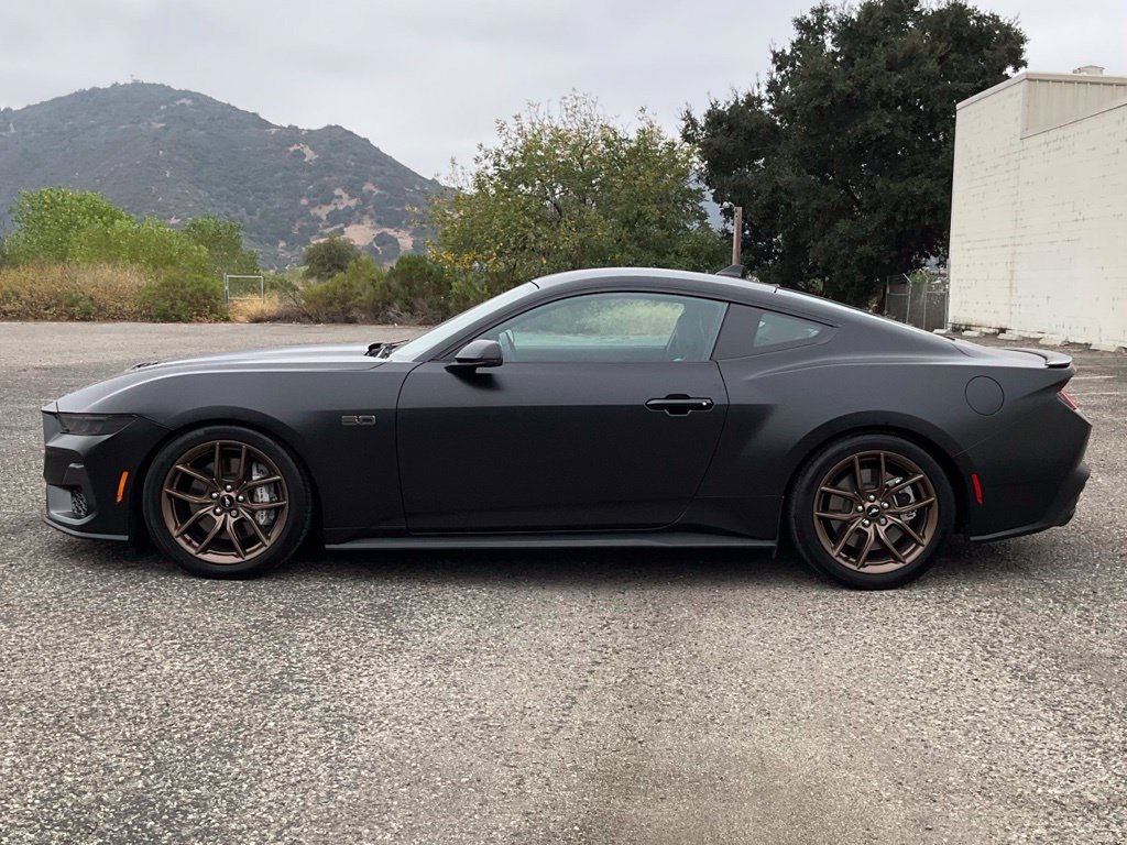 Used 2025 Ford Mustang GT Premium RWD image 3