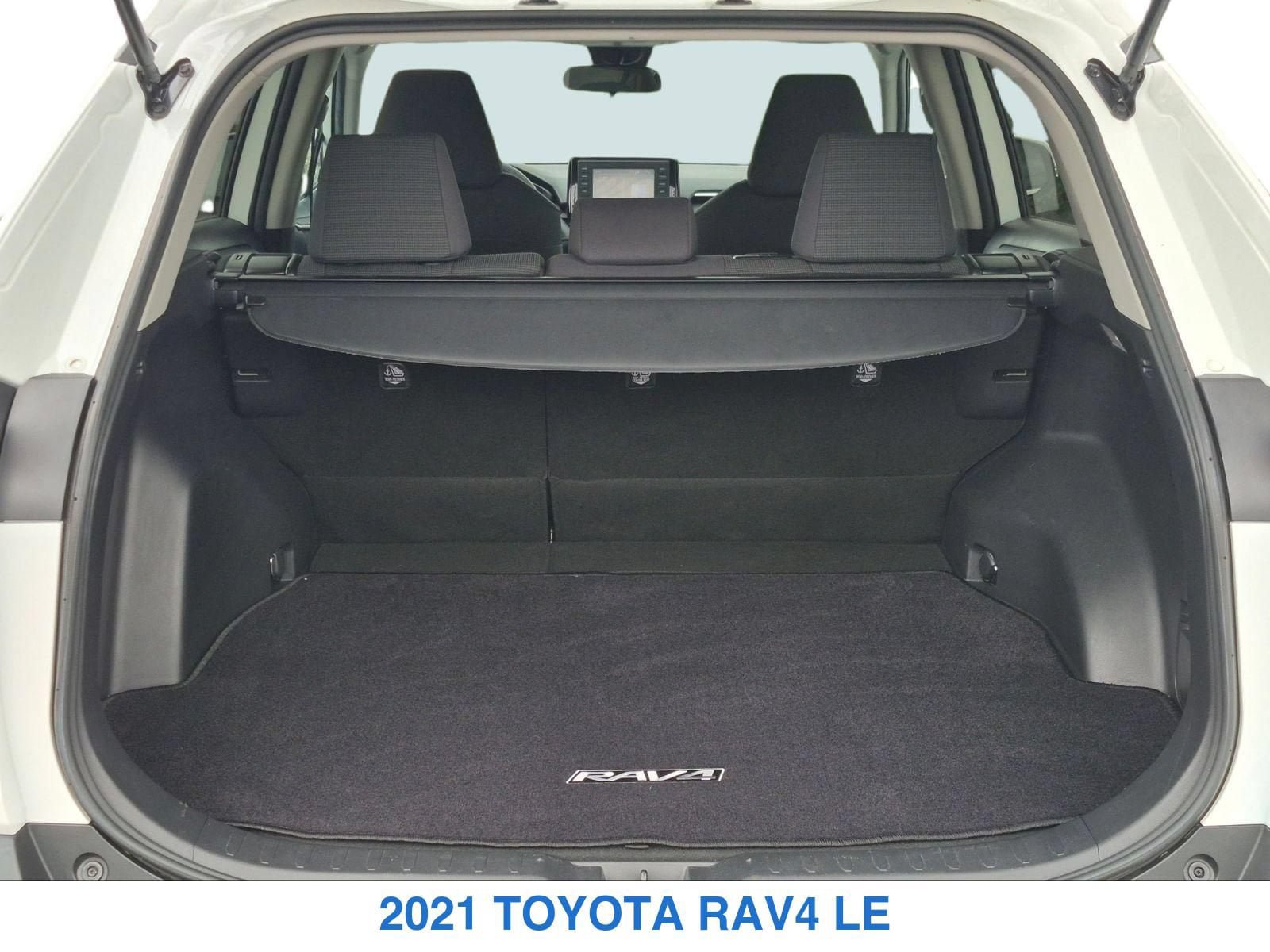 Used 2021 Toyota RAV4 LE w/ Carpet Mat Package (TMS) AWD/4WD image 7
