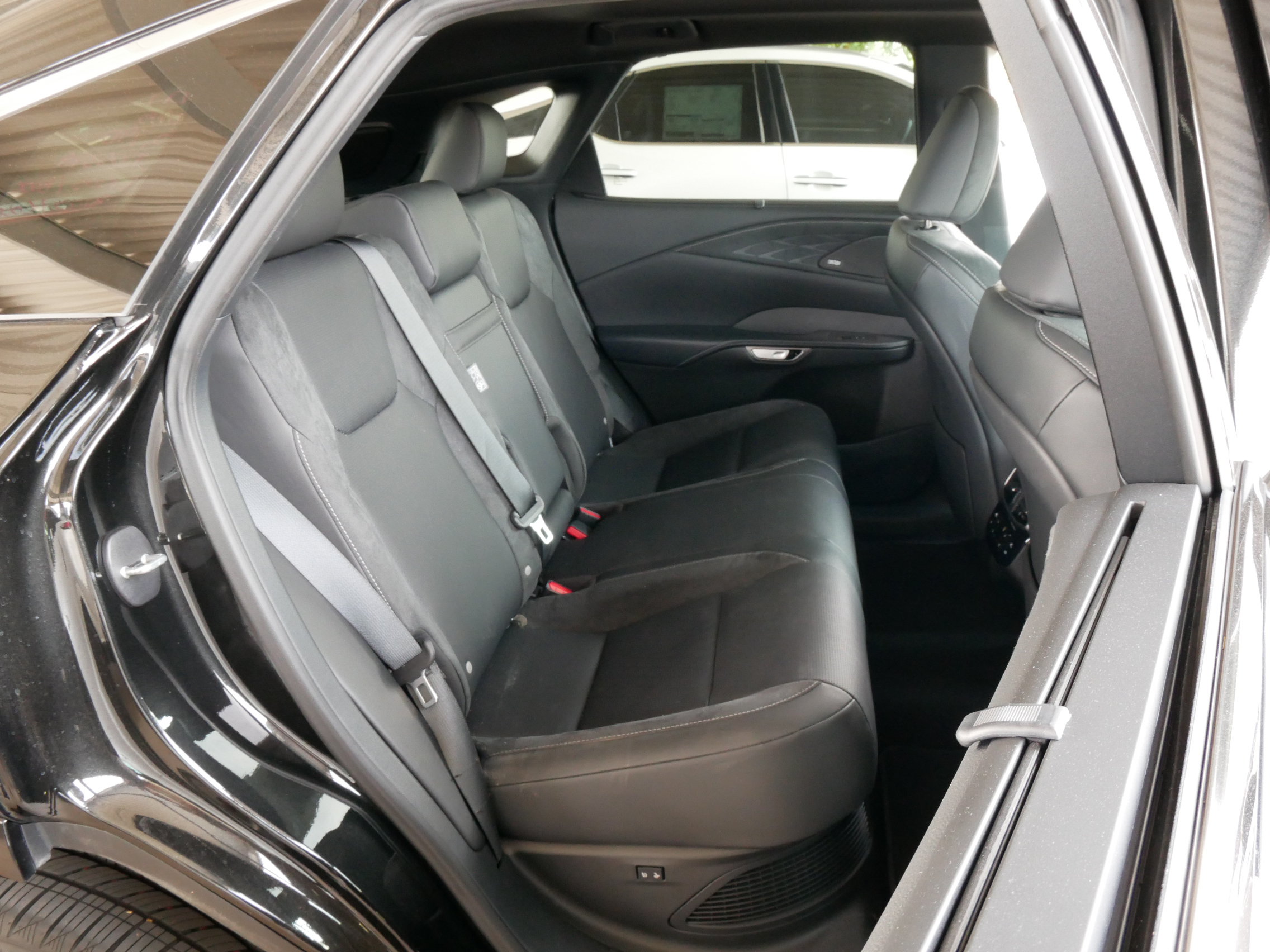 Used 2025 Lexus RX 350 w/ Convenience Package AWD/4WD image 3