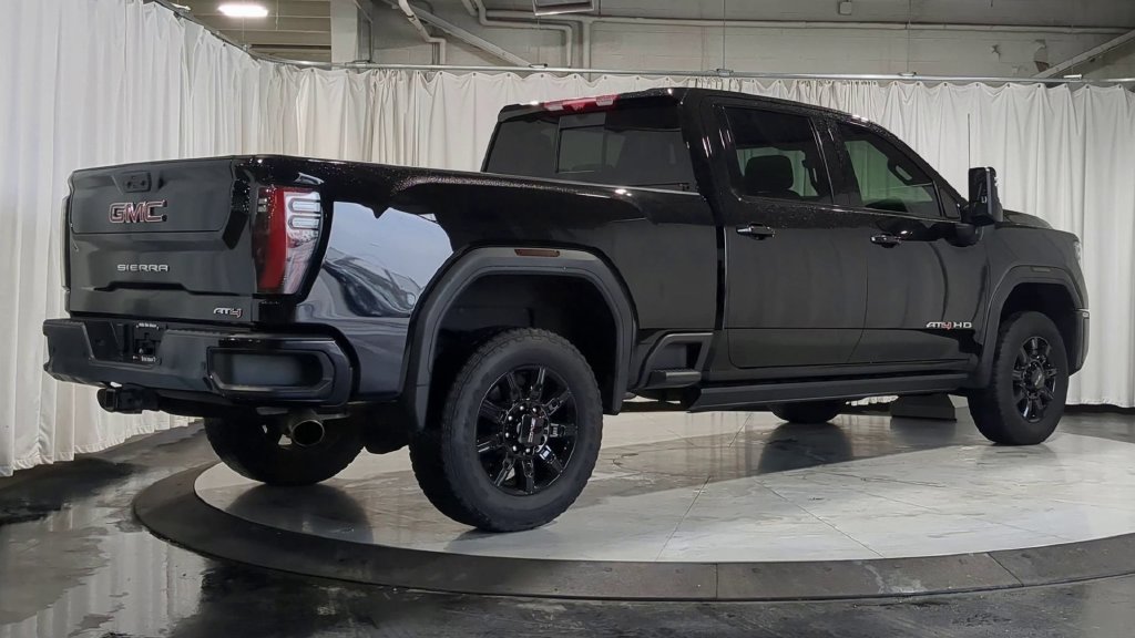 Used 2024 GMC Sierra 2500 AT4 w/ AT4 Premium Plus Package AWD/4WD image 10