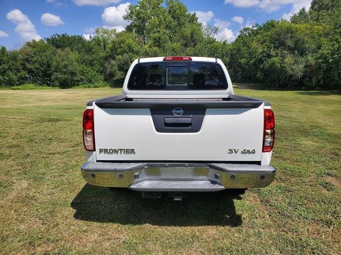 Used 2016 Nissan Frontier SV AWD/4WD image 6