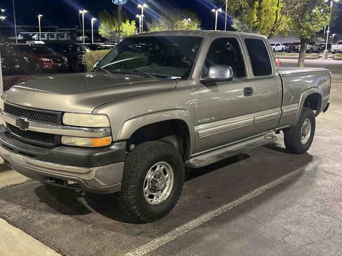 Used 2002 Chevrolet Silverado 2500 LS w/ Electrical Convenience Pkg image 2