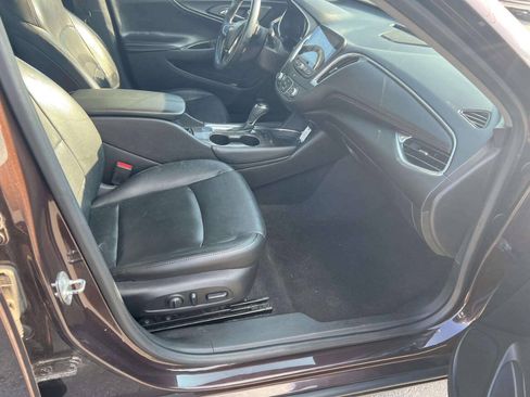 Used 2016 Chevrolet Malibu LT w/ Leather Package FWD image 3