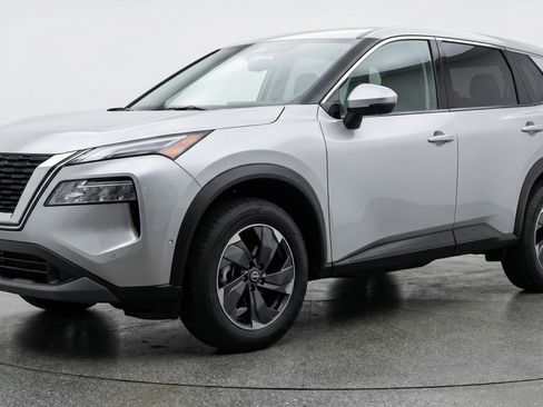 Used 2025 Nissan Rogue SV FWD image 3