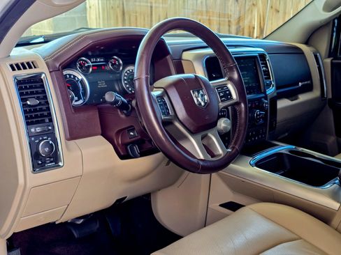 Used 2018 RAM 1500 Laramie w/ Convenience Group AWD/4WD image 19
