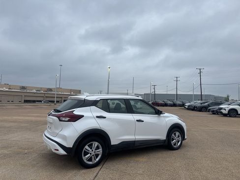 Certified 2021 Nissan Kicks S FWD image 23