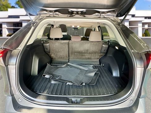 Used 2022 Toyota RAV4 XLE AWD/4WD image 25