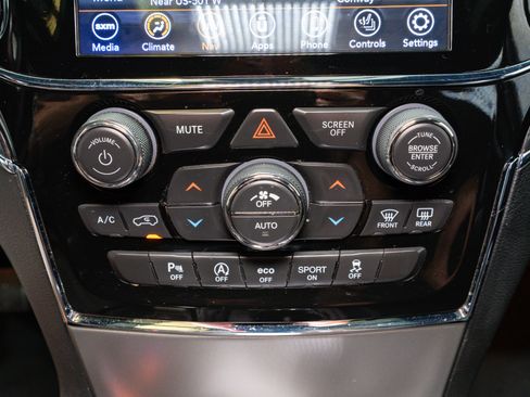 Used 2020 Jeep Grand Cherokee Overland image 23