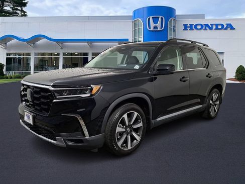 Certified 2024 Honda Pilot Touring image 1