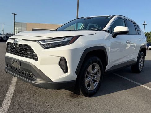 Used 2022 Toyota RAV4 XLE FWD image 3