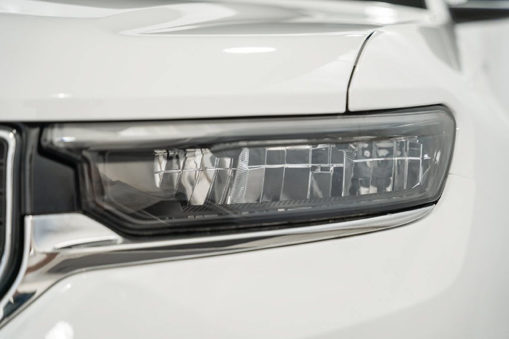 Certified 2023 Jeep Grand Cherokee Limited AWD/4WD image 15
