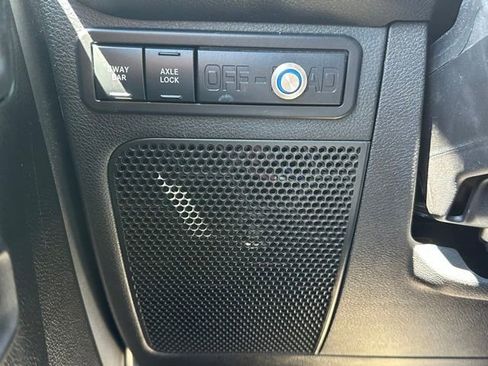 Used 2017 Jeep Wrangler Unlimited Rubicon w/ Connectivity Group AWD/4WD image 12