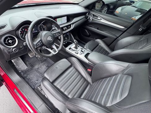 Used 2022 Alfa Romeo Stelvio Veloce AWD/4WD image 5