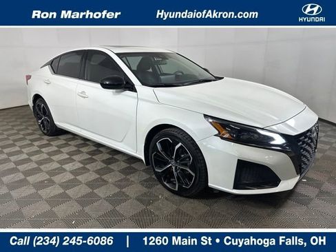 Used 2023 Nissan Altima 2.5 SR w/ SR Premium Package image 1