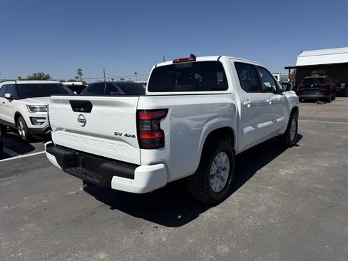 Used 2024 Nissan Frontier SV w/ SV Convenience Package image 11