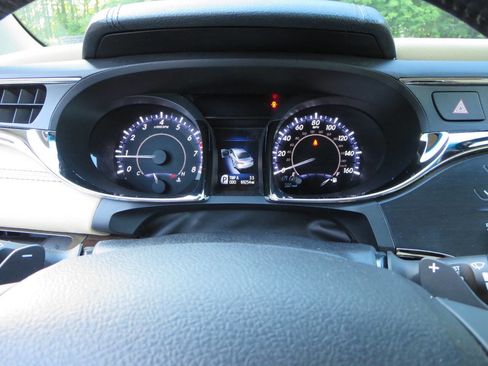 Used 2014 Toyota Avalon Limited image 18