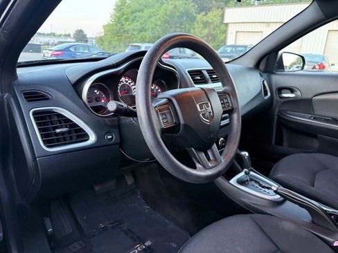 Used 2013 Dodge Avenger SE FWD image 16