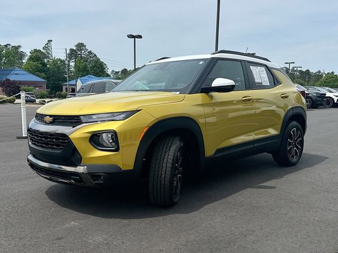 Used 2023 Chevrolet TrailBlazer ACTIV w/ Sun and Liftgate Package image 2