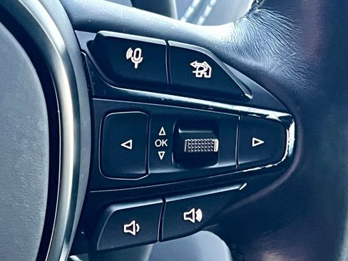 Used 2022 Aston Martin DBX Base image 39