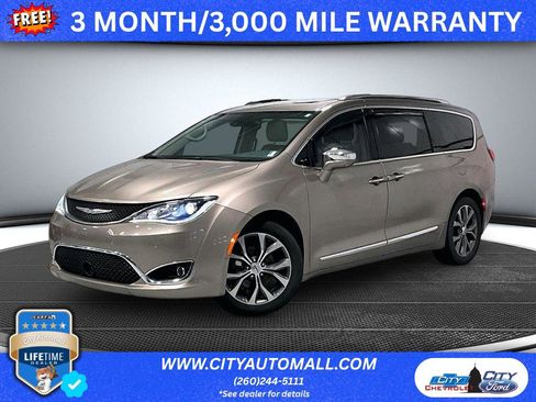Used 2017 Chrysler Pacifica Limited FWD image 1