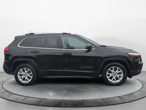 Used 2017 Jeep Cherokee Latitude w/ True North Edition image 6