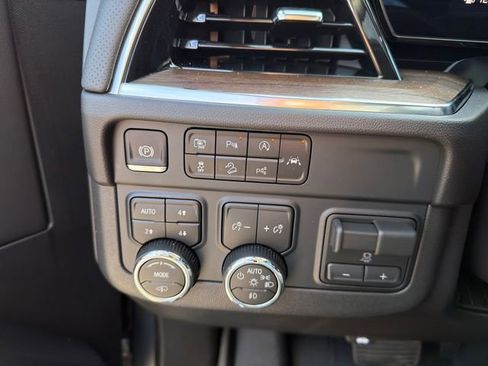 New 2026 Chevrolet Suburban High Country AWD/4WD image 30