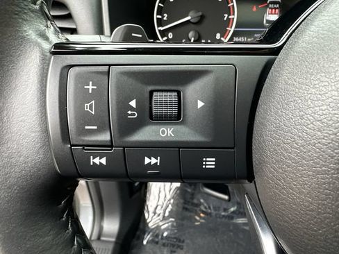Used 2023 Nissan Rogue SL AWD/4WD image 32