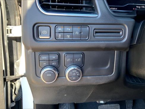 Used 2023 GMC Yukon XL SLT w/ SLT Premium Package AWD/4WD image 33