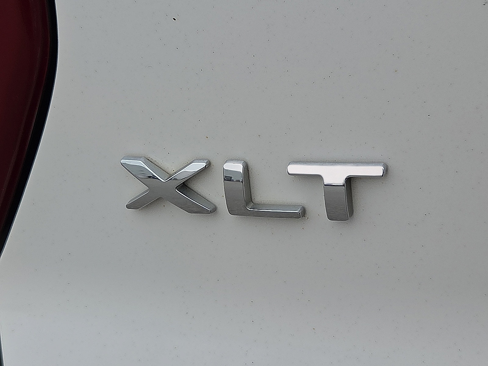 Used 2018 Ford Explorer XLT w/ Equipment Group 202A FWD image 9