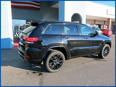 Certified 2022 Jeep Grand Cherokee Laredo X image 6