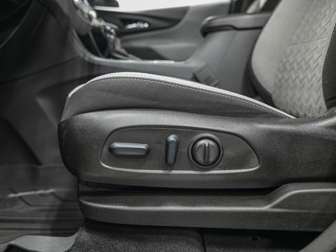 Used 2023 Chevrolet Equinox LS w/ LS Convenience Package image 16