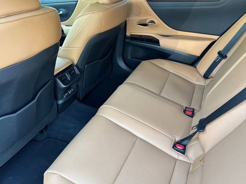 Certified 2025 Lexus ES 300h w/ Premium Package FWD image 14