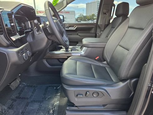 Used 2024 Chevrolet Silverado 1500 LT Trail Boss w/ Convenience Package II AWD/4WD image 5