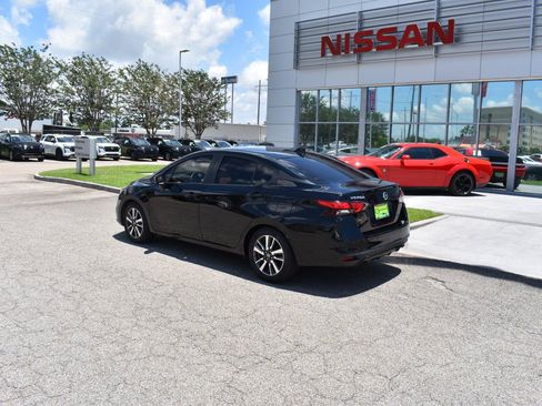 Used 2021 Nissan Versa SV FWD image 5