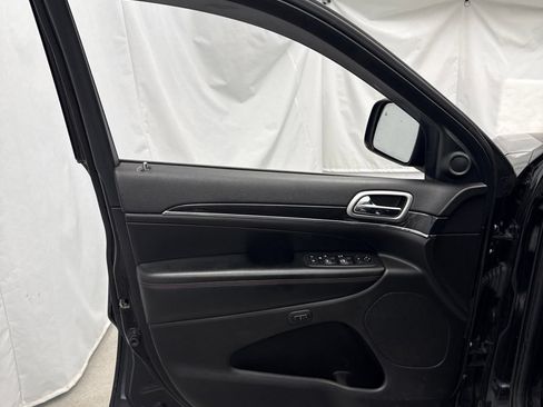 Used 2018 Jeep Grand Cherokee Trailhawk AWD/4WD image 11