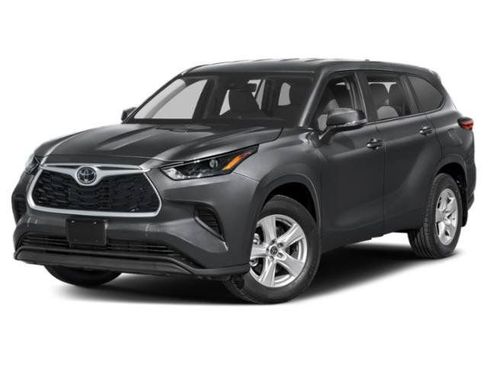 Used 2024 Toyota Highlander LE FWD image 1
