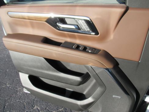 New 2026 Chevrolet Suburban High Country RWD image 29