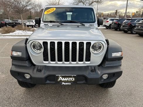 Used 2024 Jeep Wrangler Sport S image 3