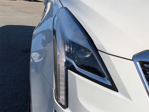 Certified 2022 Cadillac XT5 Premium Luxury image 12