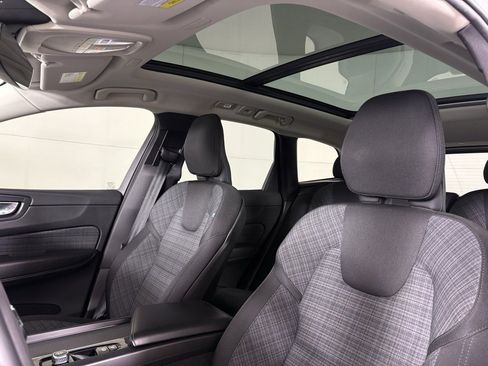 Used 2023 Volvo XC60 B5 Core image 18