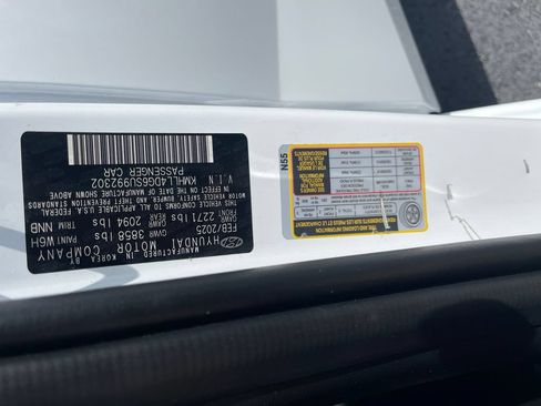 Used 2025 Hyundai Elantra SE FWD image 23
