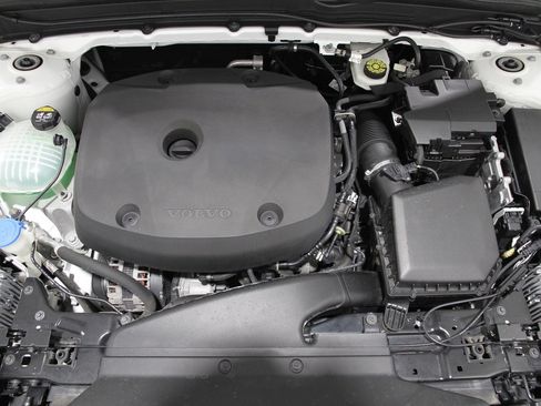 Used 2020 Volvo XC40 T5 R-Design image 20