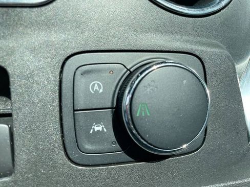 Used 2022 Chevrolet Traverse Premier image 26