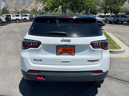 Used 2025 Jeep Compass Trailhawk AWD/4WD image 10