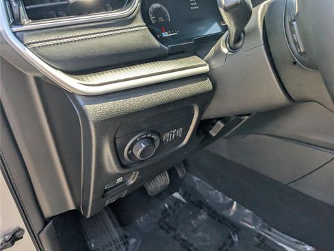 Used 2023 Jeep Grand Cherokee Altitude AWD/4WD image 23