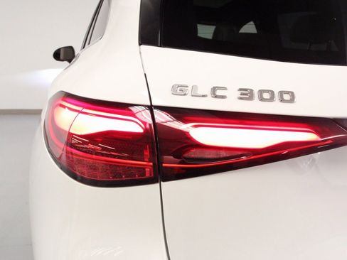 Certified 2025 Mercedes-Benz GLC 300 4MATIC image 11